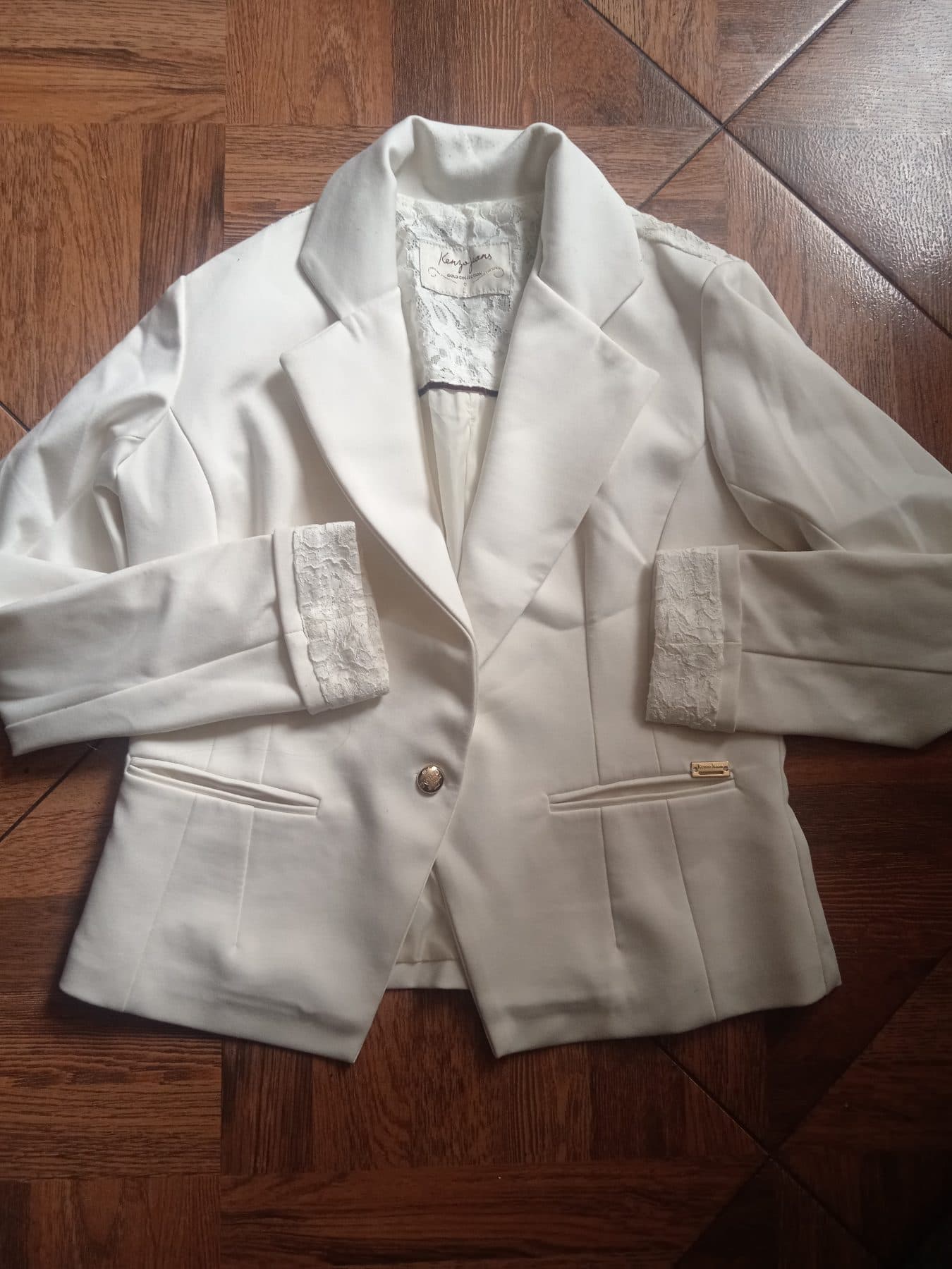 Hermoso blazer Kenzo blanco con detalles de encaje en los puños qu - foto 1