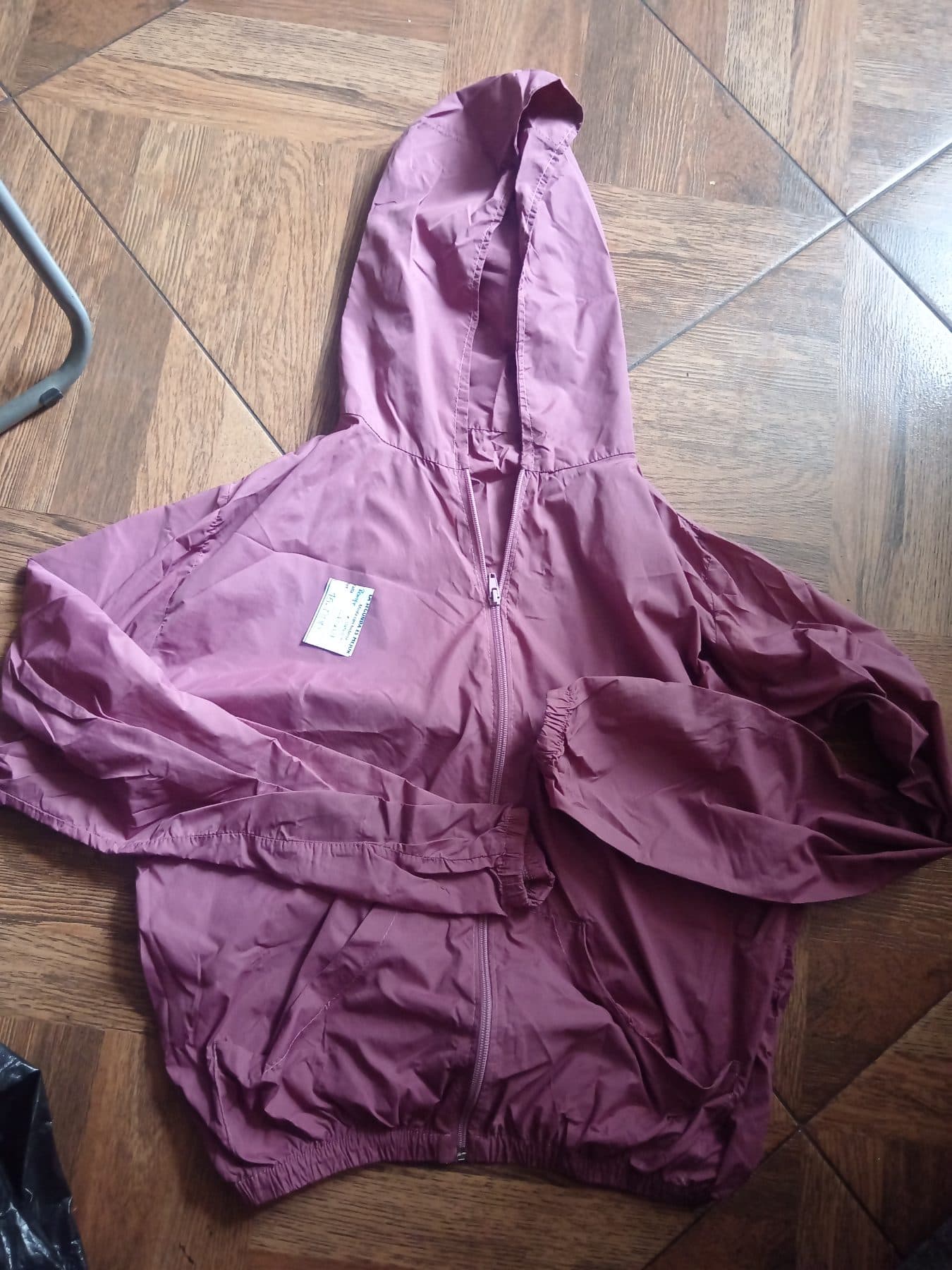 Chaqueta tipo rompevientos con capucha y cierre f - foto 1