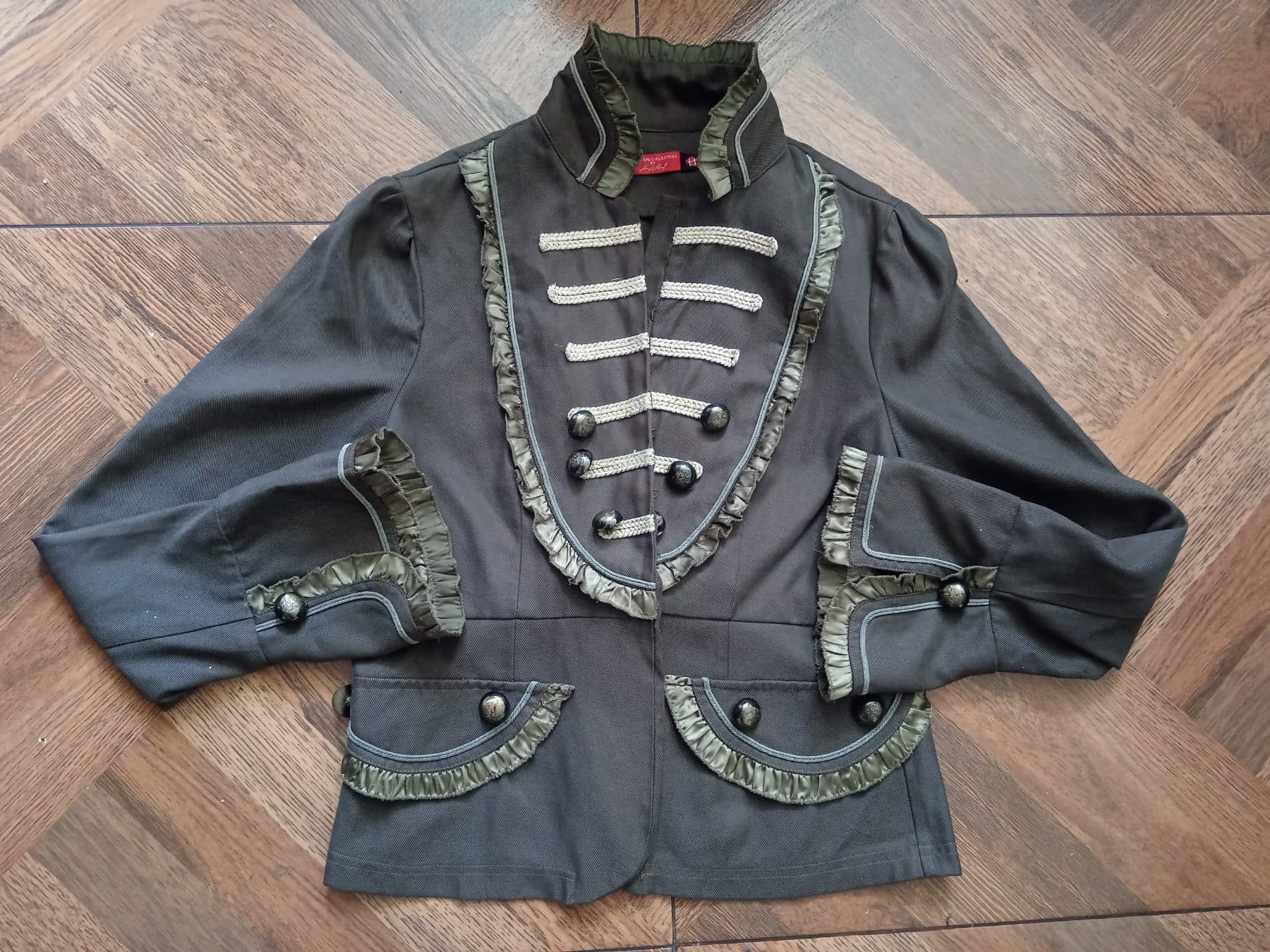 Hermosa chaqueta Americana estilo militar con detalles en cordón dorad - foto 1
