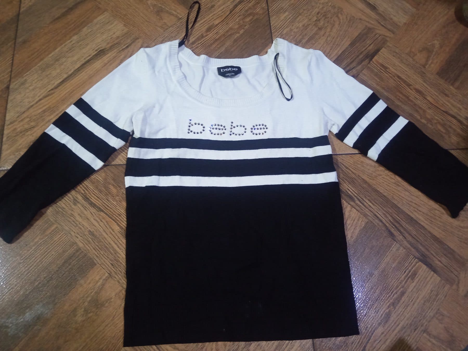 Hermosa blusa manga larga de la marca bebe en color blanco y - foto 1