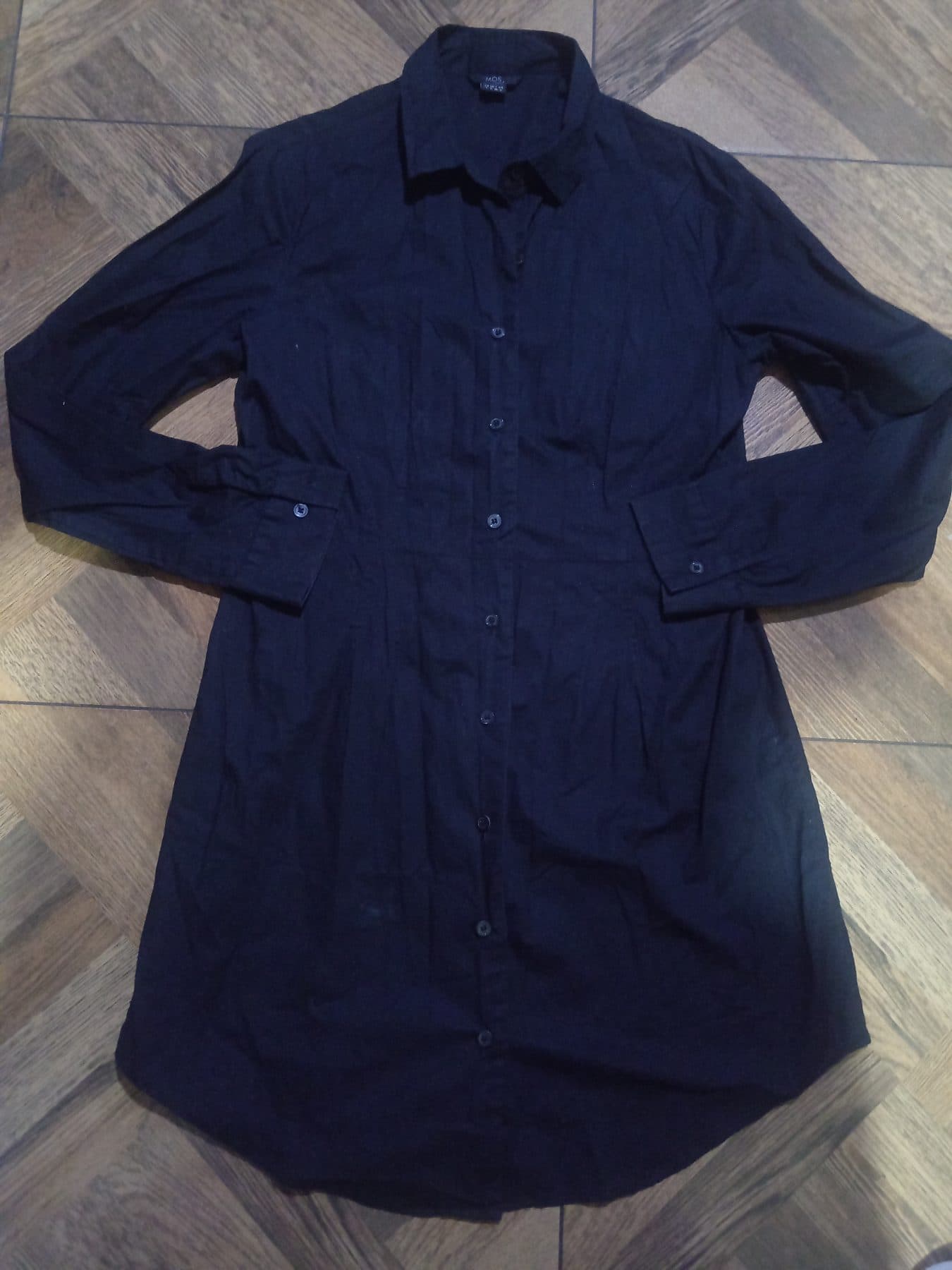 Vestido camisero en color negro, manga larga con puños - foto 1