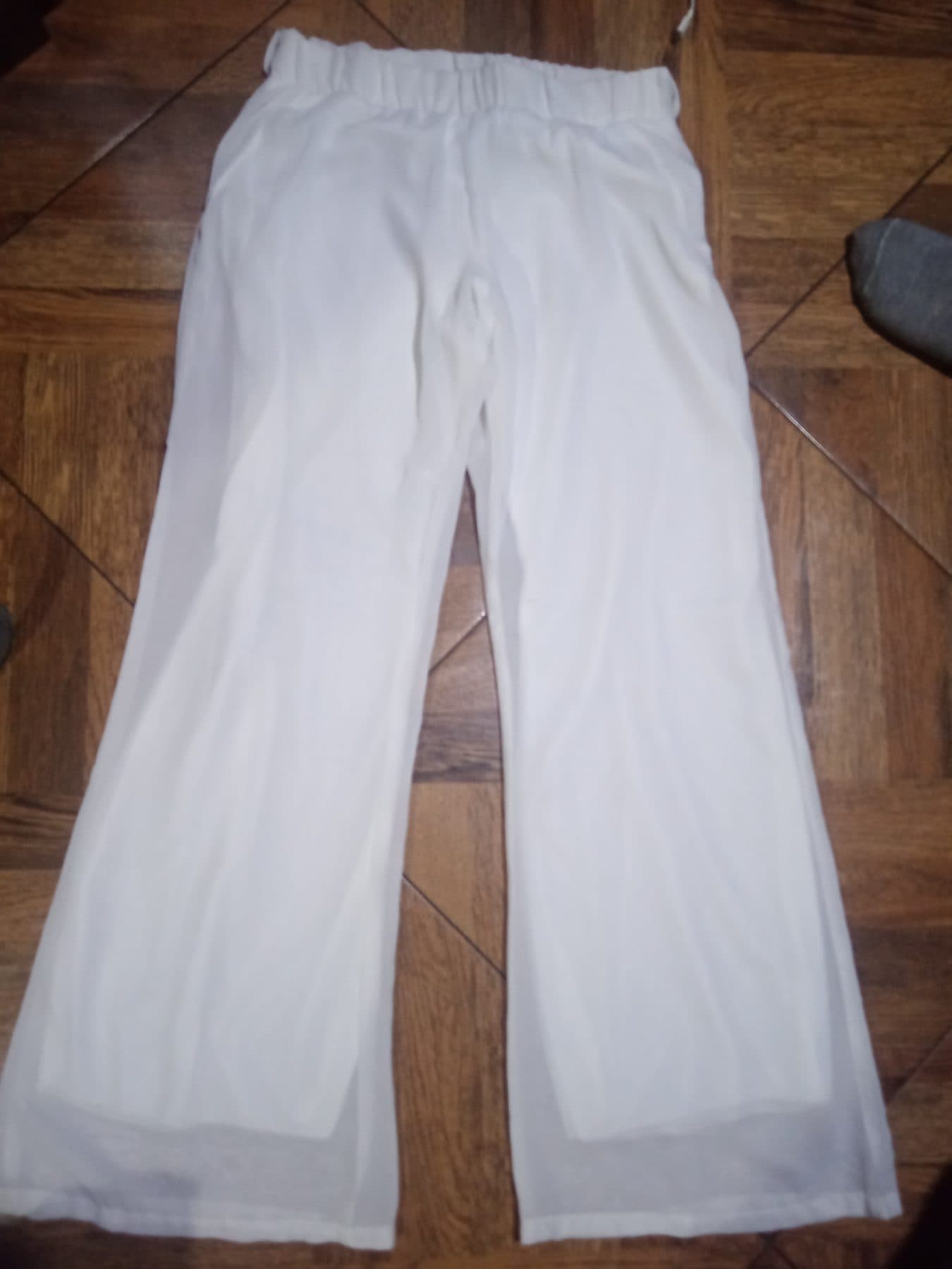 Pantalón blanco de tela ligera con cintura elástica tipo pap - foto 1