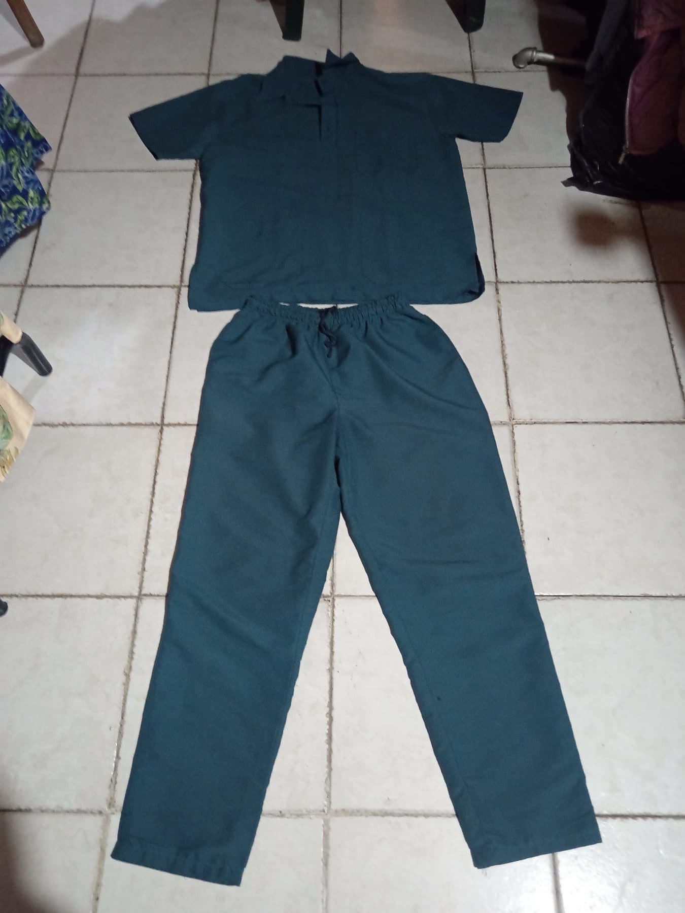 Conjunto de uniforme tipo quirúrgico en color verde petróleo - foto 1